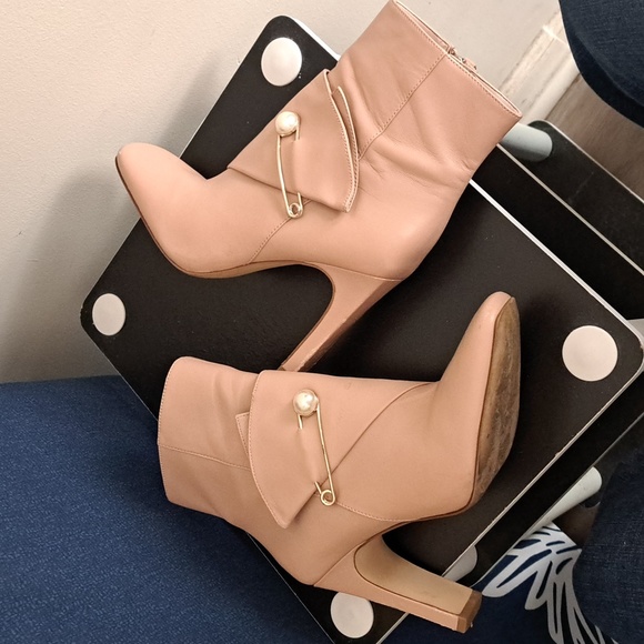 NINE WEST BOOTIES - Picture 5 of 8
